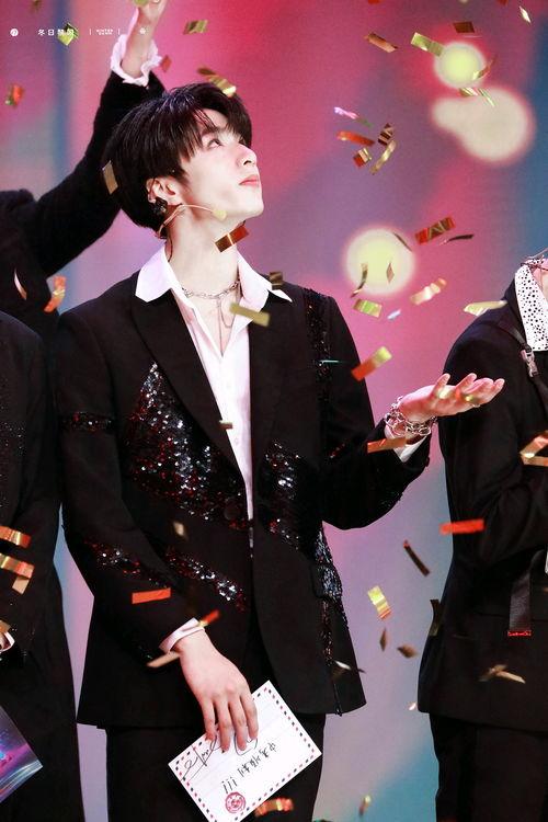 刘耀文吃瓜爆料图片高清,高清图揭秘娱乐圈幕后真相